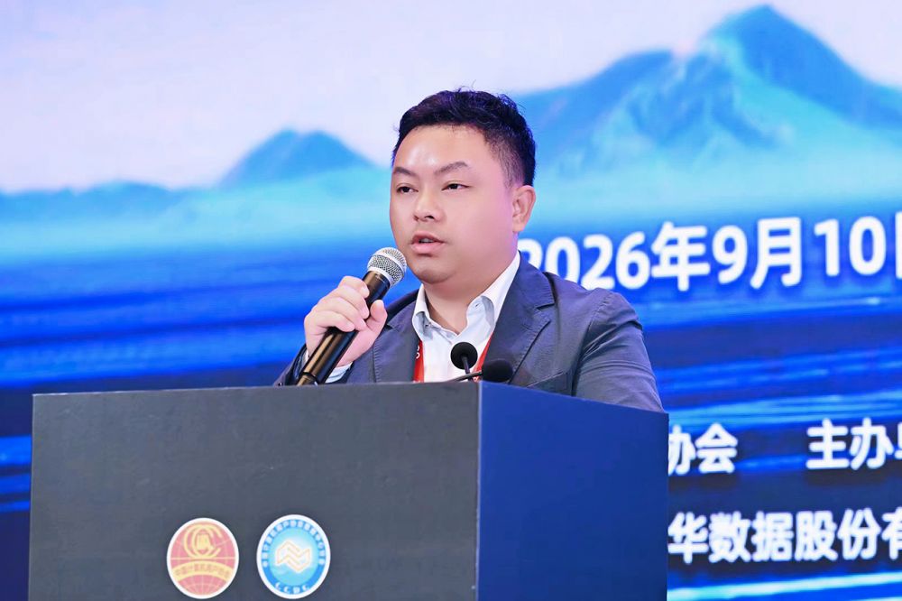 无锡同方人环空调产品技术专家何俊.png